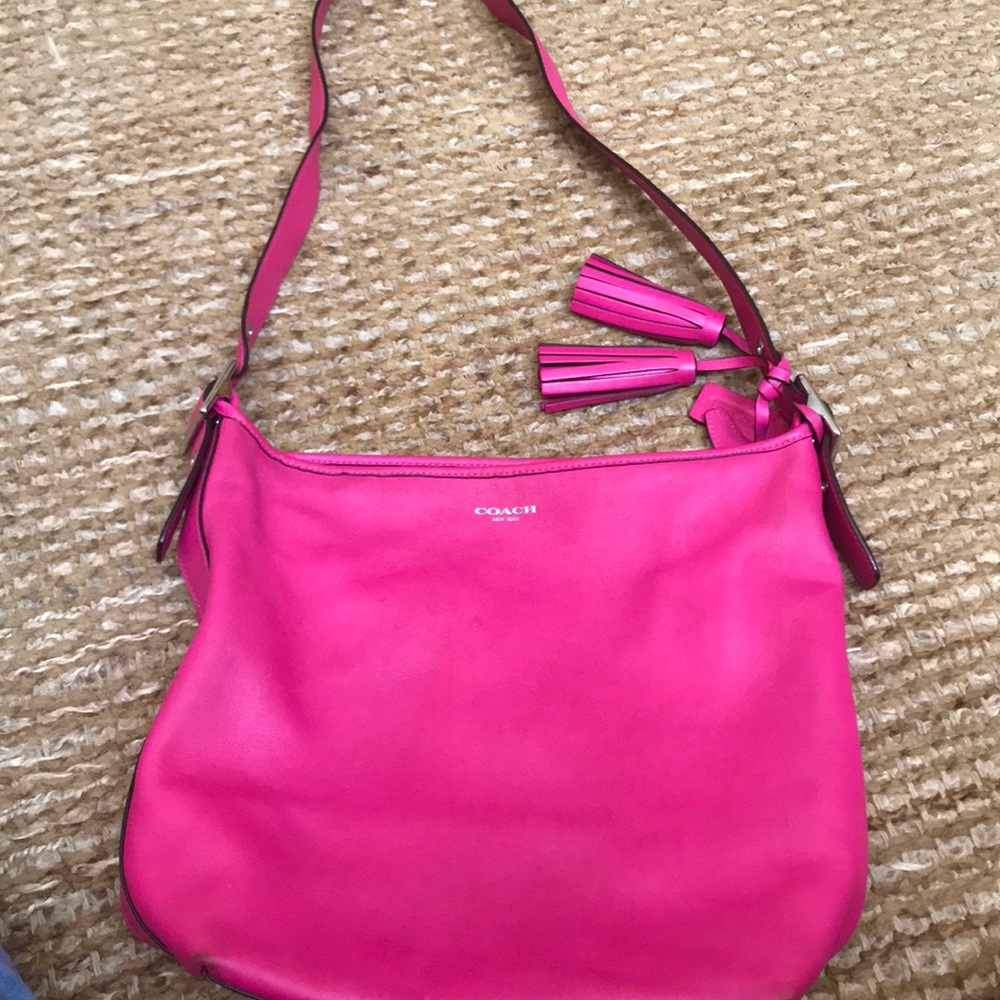 Coach leather hobo shoulder bag in pink!